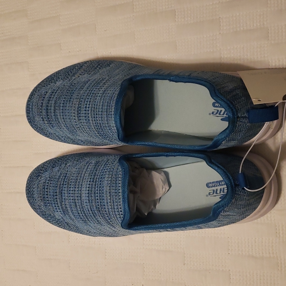 New Ladies size 10 memory foam walking shoes